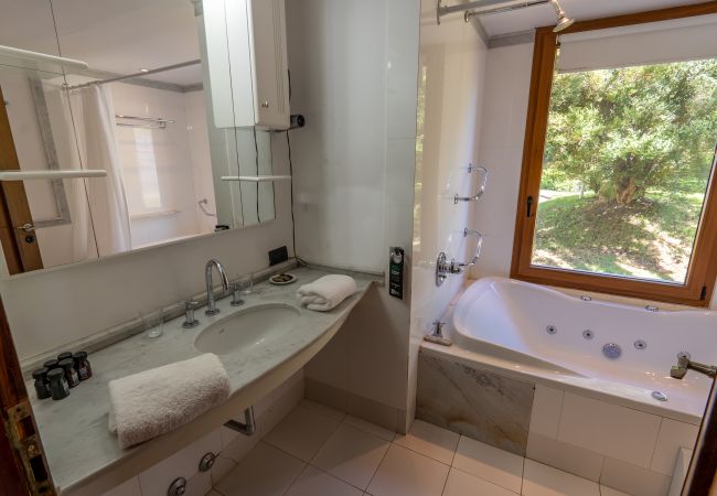 Casa en Villa La Angostura - Casa junto al lago Nahuel Huapi: con impresionantes vistas panorámicas Casa en Villa La Angostura - Casa junto al lago Nahuel Huapi: con impresionantes vistas panorámicas