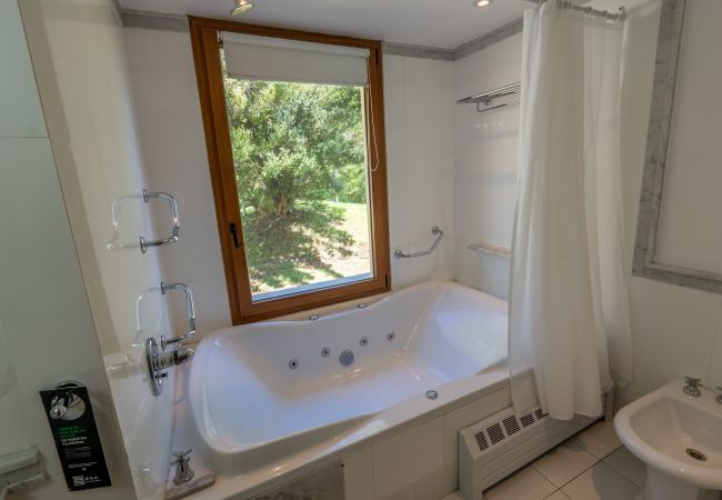 Casa en Villa La Angostura - Casa junto al lago Nahuel Huapi: con impresionantes vistas panorámicas Casa en Villa La Angostura - Casa junto al lago Nahuel Huapi: con impresionantes vistas panorámicas