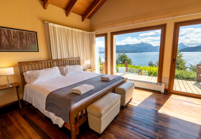 Casa en Villa La Angostura - Casa junto al lago Nahuel Huapi: con impresionantes vistas panorámicas Casa en Villa La Angostura - Casa junto al lago Nahuel Huapi: con impresionantes vistas panorámicas