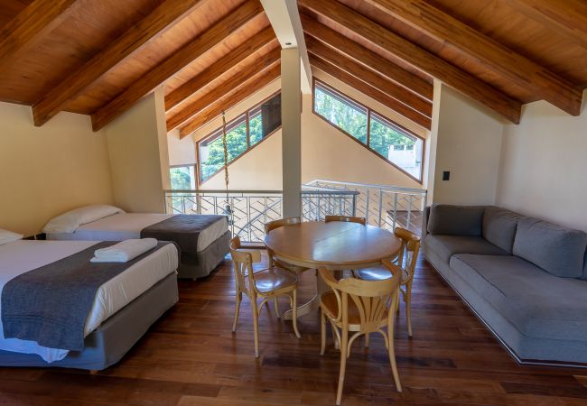 Casa en Villa La Angostura - Casa junto al lago Nahuel Huapi: con impresionantes vistas panorámicas Casa en Villa La Angostura - Casa junto al lago Nahuel Huapi: con impresionantes vistas panorámicas