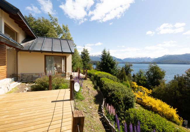 Casa en Villa La Angostura - Casa junto al lago Nahuel Huapi: con impresionantes vistas panorámicas Casa en Villa La Angostura - Casa junto al lago Nahuel Huapi: con impresionantes vistas panorámicas