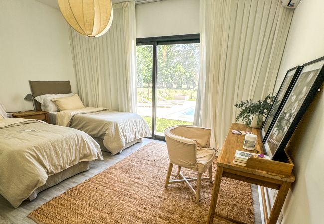 Casa en Pilar - Retiro de lujo: Casa moderna con jardín y piscina Casa en Pilar - Retiro de lujo: Casa moderna con jardín y piscina