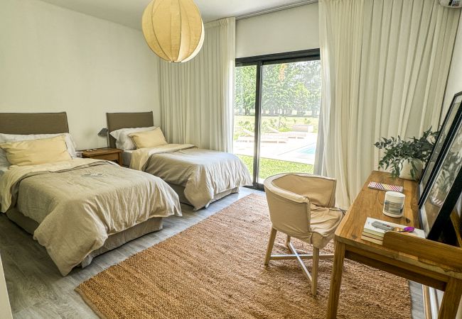 Casa en Pilar - Retiro de lujo: Casa moderna con jardín y piscina Casa en Pilar - Retiro de lujo: Casa moderna con jardín y piscina