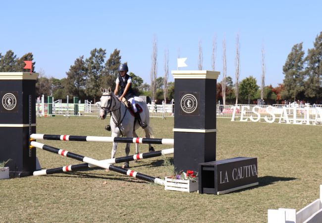 Casa en Pilar - Retiro de lujo: Casa moderna con jardín y piscina Casa en Pilar - Retiro de lujo: Casa moderna con jardín y piscina
