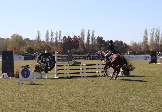 Casa en Pilar - Retiro de lujo: Casa moderna con jardín y piscina Casa en Pilar - Retiro de lujo: Casa moderna con jardín y piscina