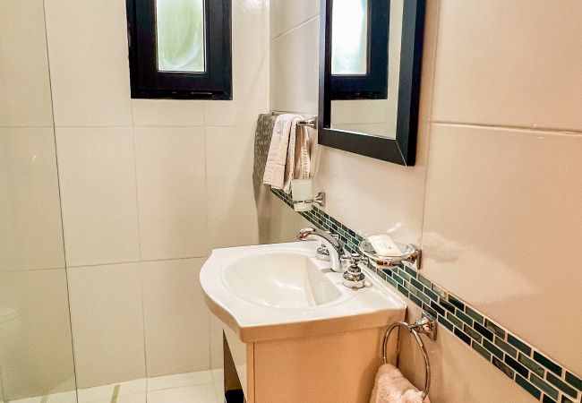Casa en San Carlos de Bariloche - Tranquilidad y comodidad en Bariloche: refugio luminoso para 4 personas Casa en San Carlos de Bariloche - Tranquilidad y comodidad en Bariloche: refugio luminoso para 4 personas