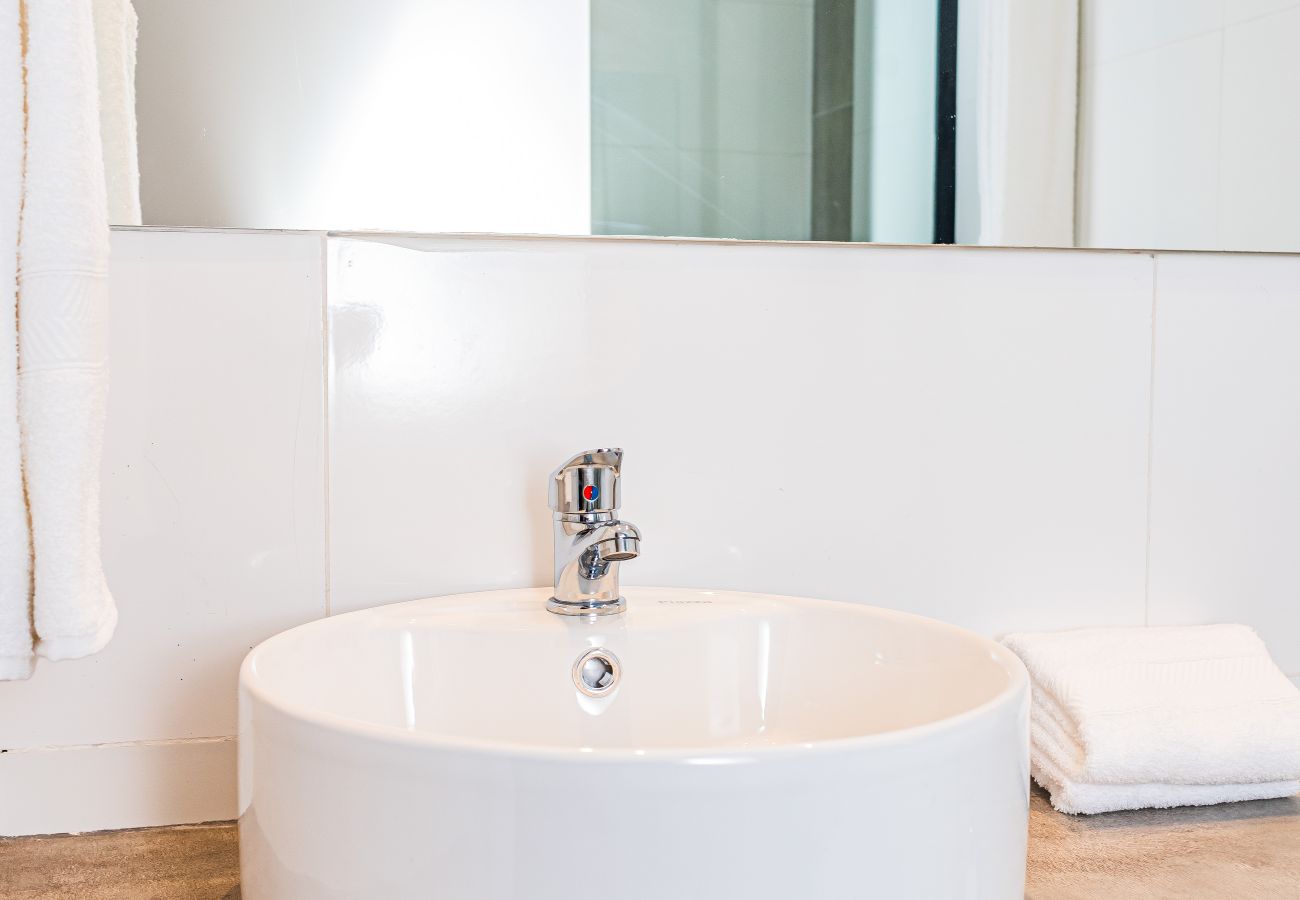 Estudio en Salta - Moderno dpto.  a una cuadra de la plaza principal  de Salta  Estudio en Salta - Moderno dpto.  a una cuadra de la plaza principal  de Salta