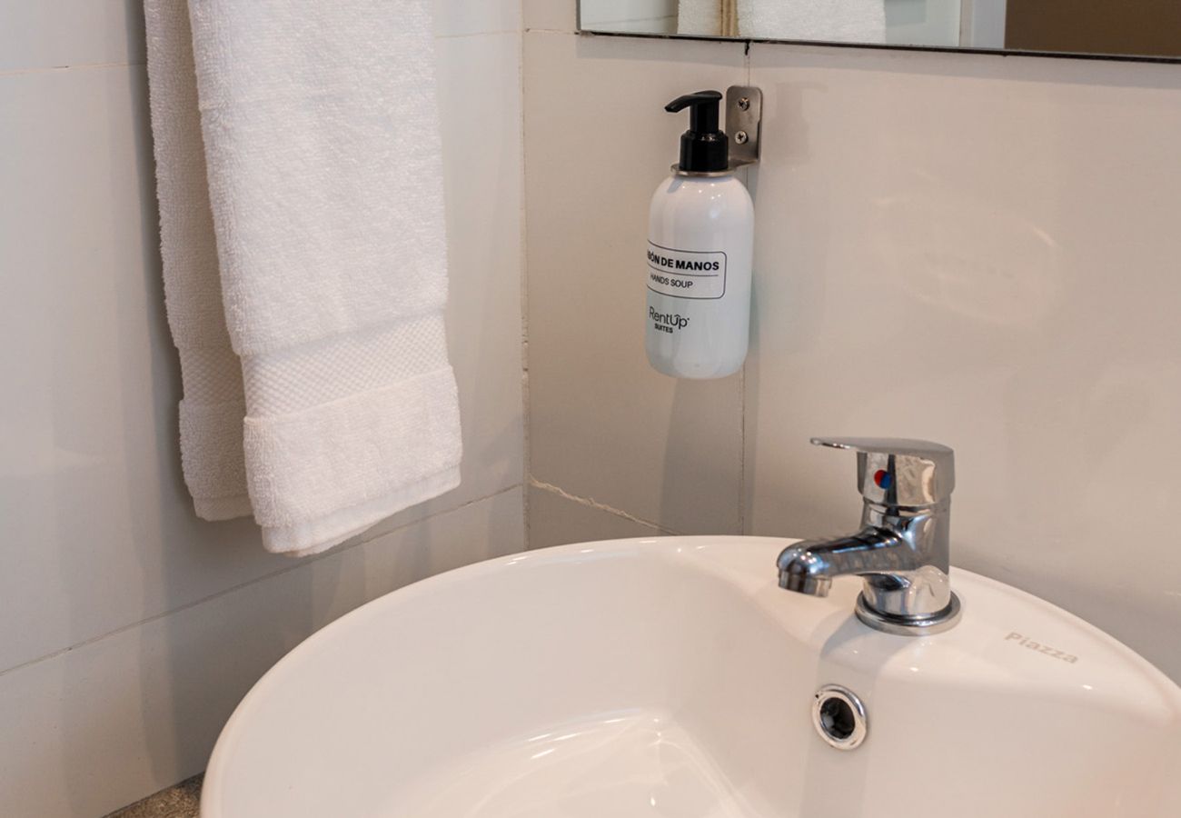 Estudio en Salta - Moderno dpto.  a una cuadra de la plaza principal  de Salta  Estudio en Salta - Moderno dpto.  a una cuadra de la plaza principal  de Salta