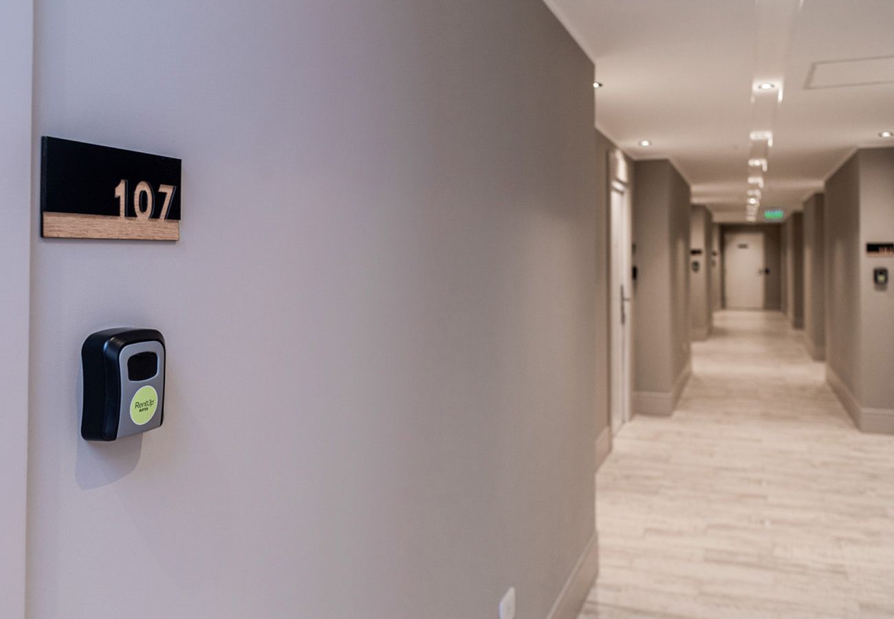 Estudio en Salta - Moderno dpto.  a una cuadra de la plaza principal  de Salta  Estudio en Salta - Moderno dpto.  a una cuadra de la plaza principal  de Salta