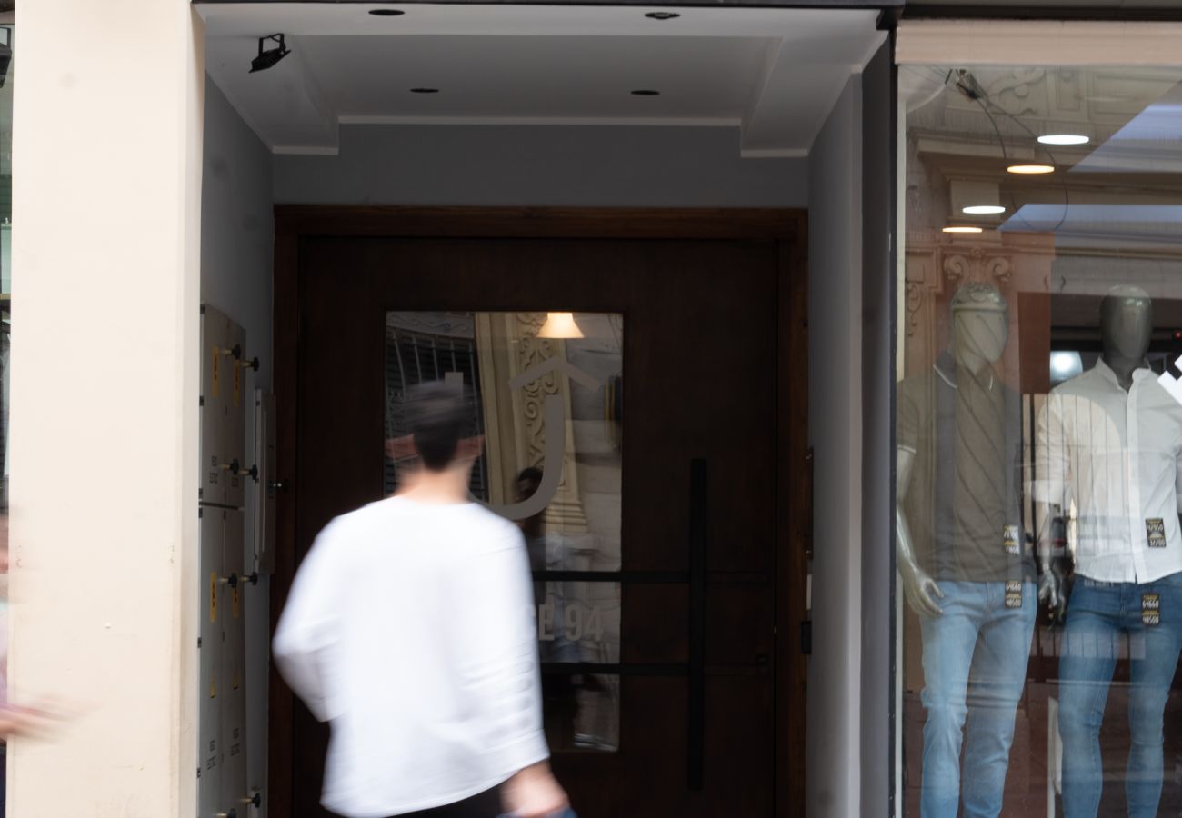 Estudio en Salta - Moderno dpto.  a una cuadra de la plaza principal  de Salta  Estudio en Salta - Moderno dpto.  a una cuadra de la plaza principal  de Salta