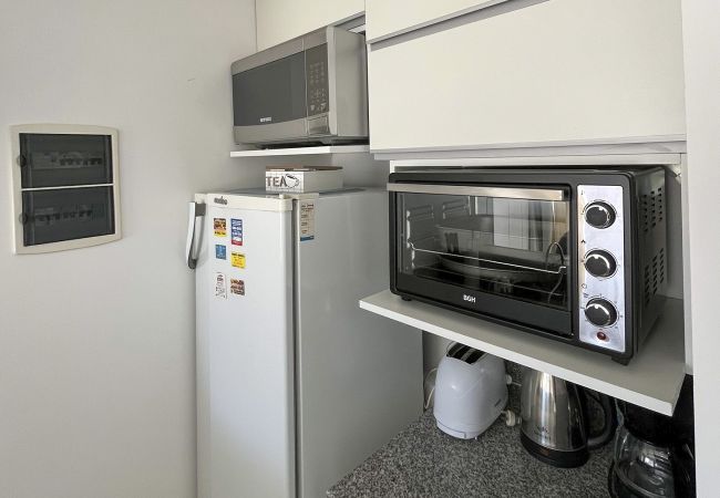 Estudio en Buenos Aires - Luminoso monoambiente con piscina y balcon en zona sanatorios Estudio en Buenos Aires - Luminoso monoambiente con piscina y balcon en zona sanatorios