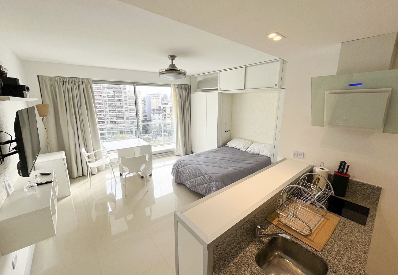 Estudio en Buenos Aires - Luminoso monoambiente con piscina y balcon en zona sanatorios