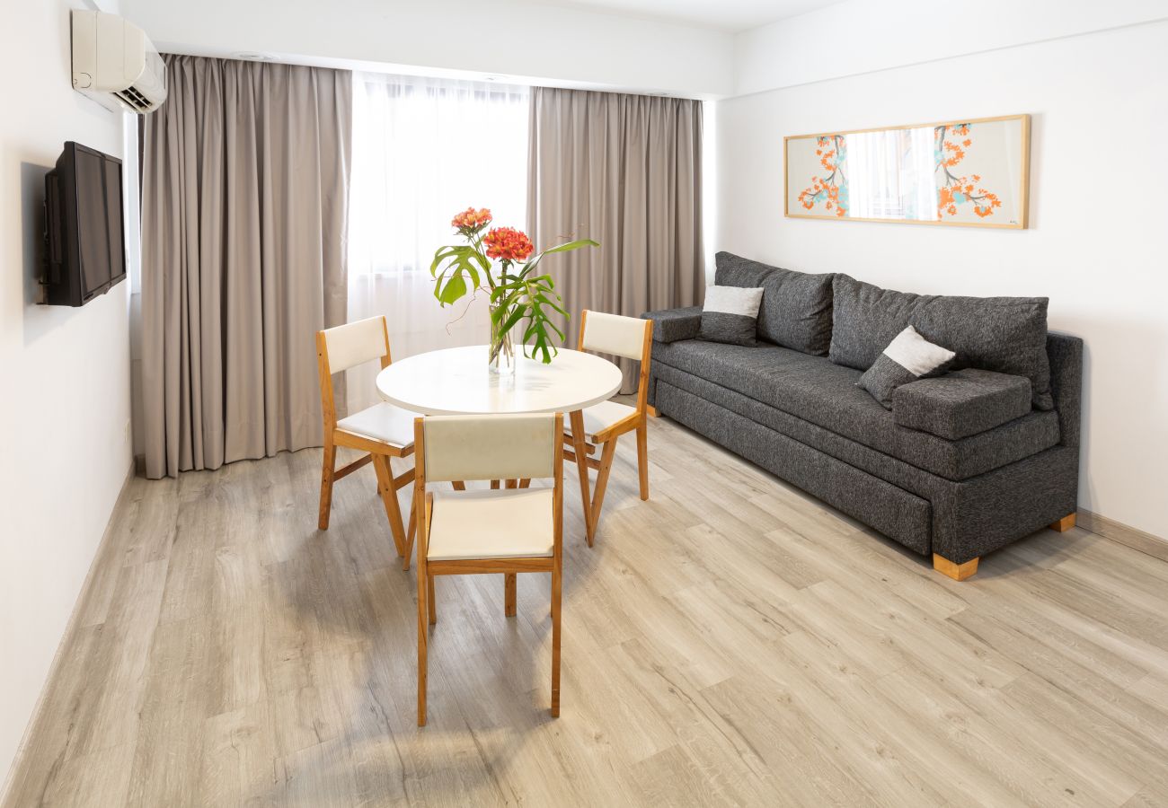 Apartamento em Buenos Aires - Recoleta Chic: depto. a pasos de calle Arroyo